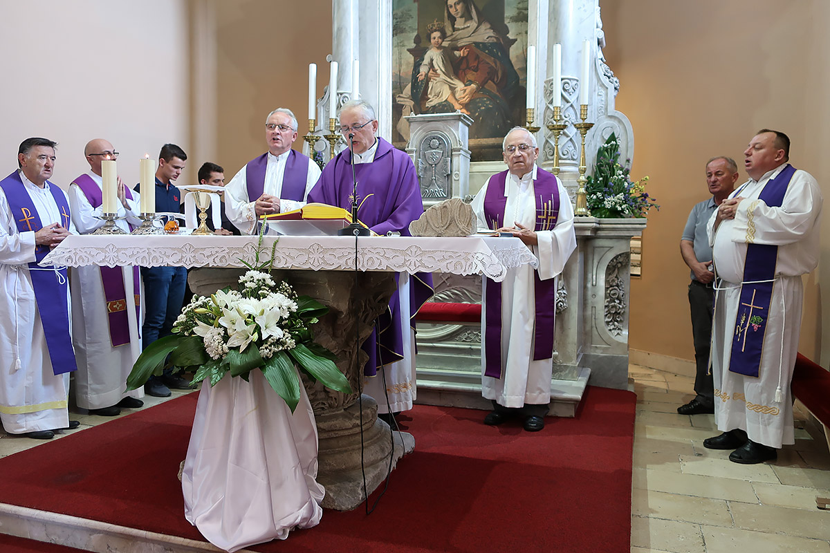 Pokopan vlč. Ivan Jukić