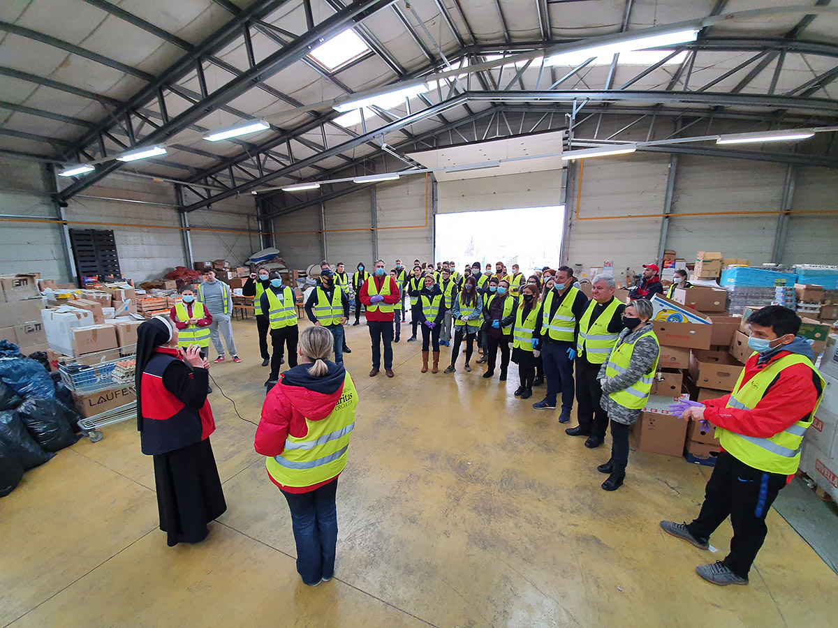 Nastavnici i djelatnici HKS-a te sjemeništarci volontirali u Caritasu