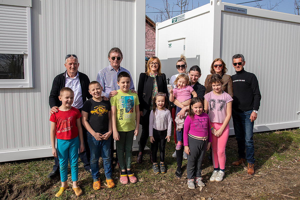 Deveteročlana obitelj Pereković dobila stambene module