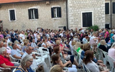 Biskup Košić predvodio misu na Antunovo u Drežnik Gradu i Omišu