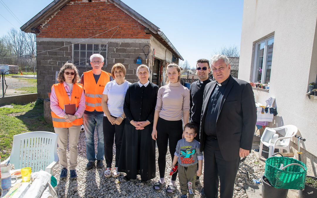 Biskup i Caritas obišli Strašnik i Majske Poljane