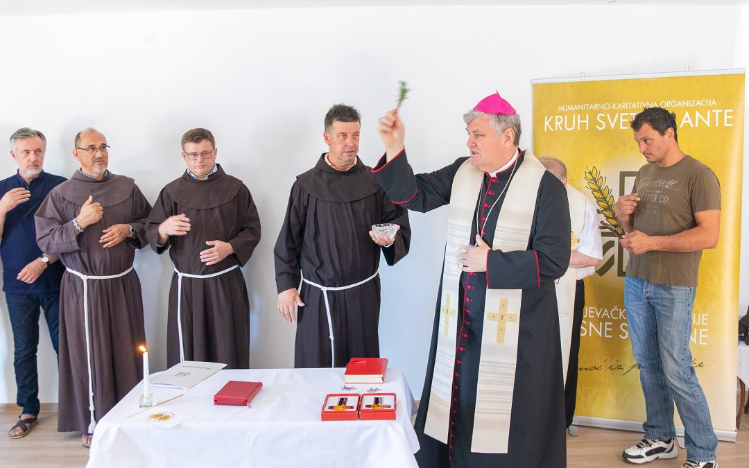 Blagoslovljene nove kuće obitelji Tadić i Vučak