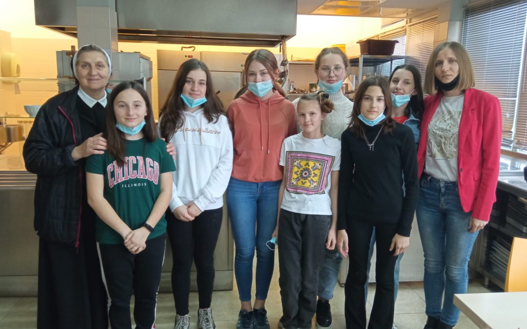 Učenici OŠ Zorke Sever iz Popovače posjetili Caritas