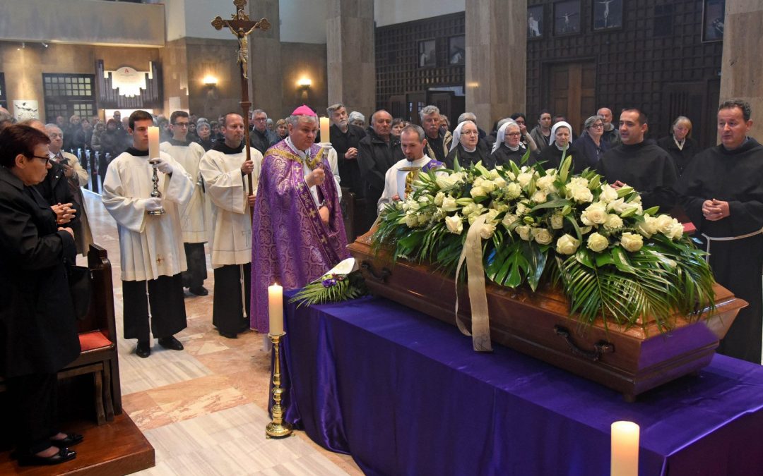 Biskup Košič predvodio misu zadušnicu i sprovodne obrede za fra Anđelka Sesara