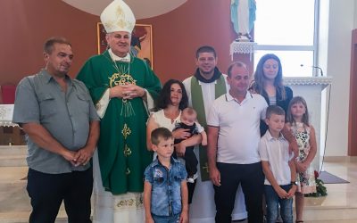 Biskup krstio šesto dijete obitelji Jezerčić