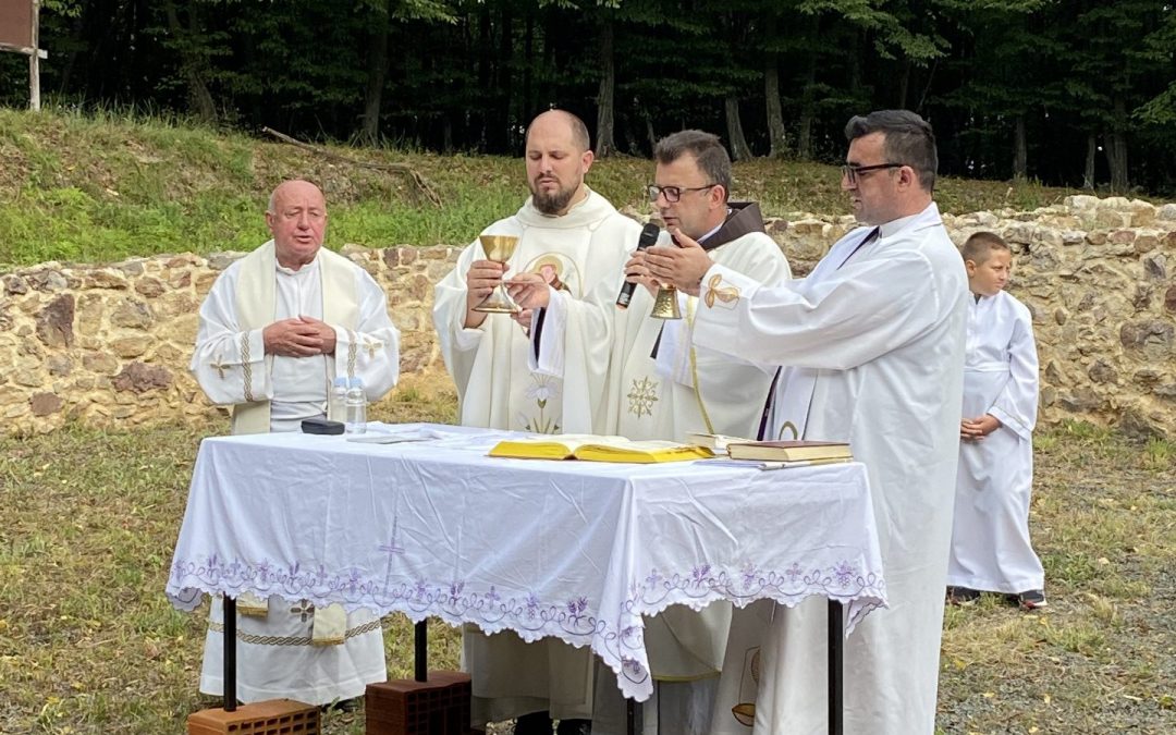 Misa na ostacima pavlinskoga samostana na Petrovoj Gori
