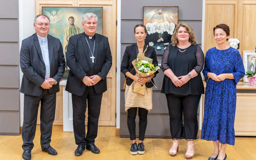 Otvorena izložba slika hrvatskih svetaca Iris Mihatov Miočić