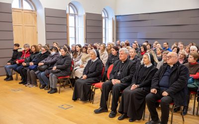 Predbožićni susret biskupa s djelatnicima Caritasa