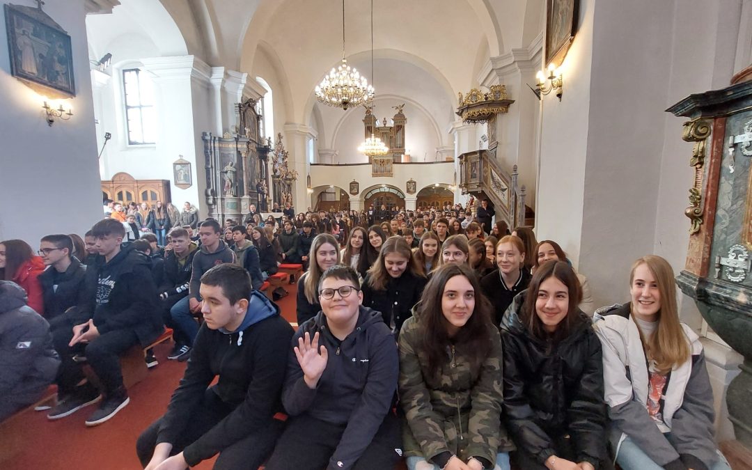 Susret biskupa i krizmanika Moslavačkog arhiđakonata