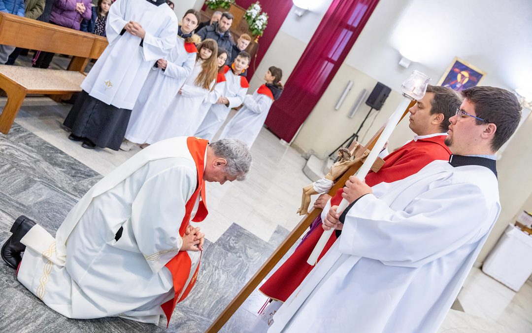 Obredi Velikog petka u bazilici sv. Kvirina