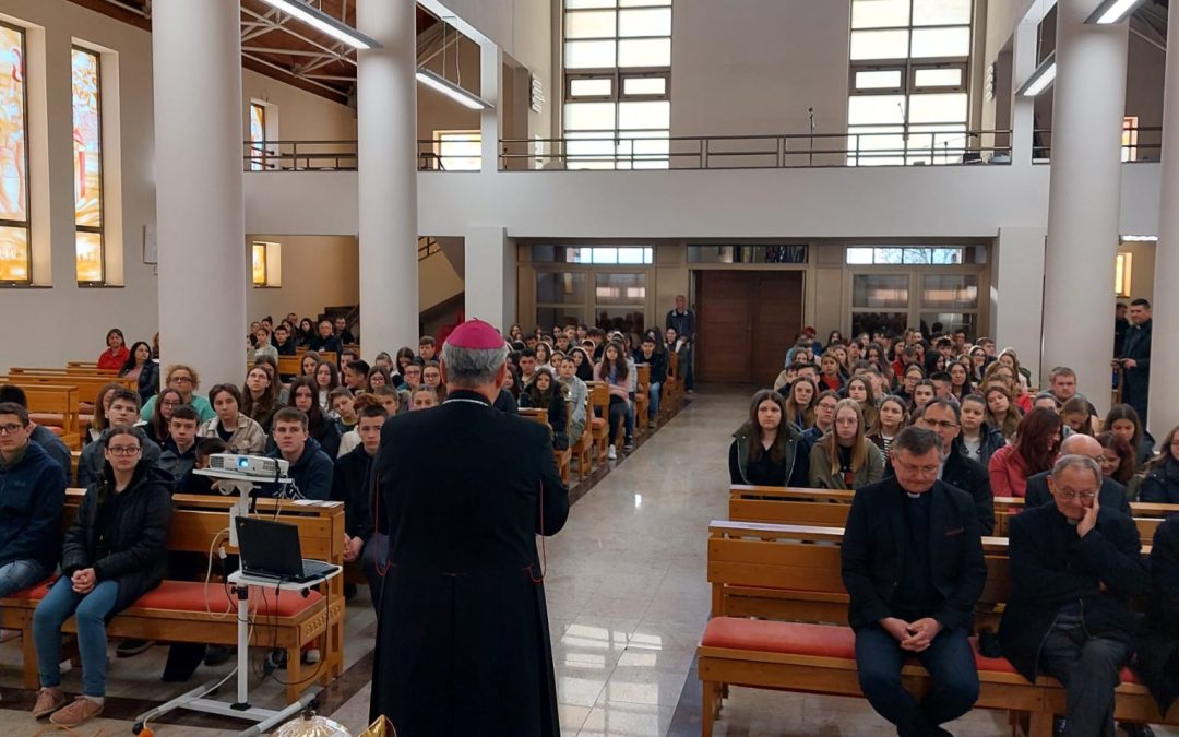 Susret biskupa i krizmanika Gorsko-zrinskog  i Katedralnog arhiđakonata