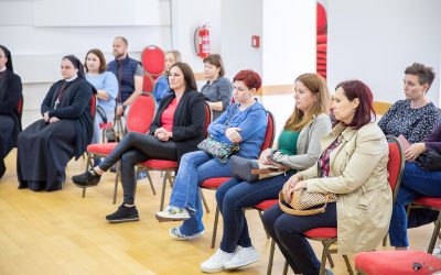 Održan okrugli stol „Izvaninstitucijske socijalne usluge – nove prilike i mogućnosti; pravo na život u zajednici“