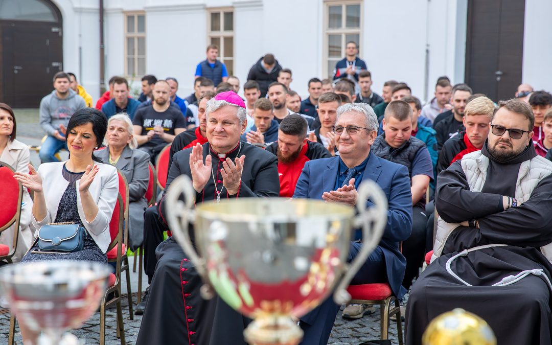U Sisku započela 17. Nacionalna završnica katoličke malonogometne lige Crkve u Hrvata