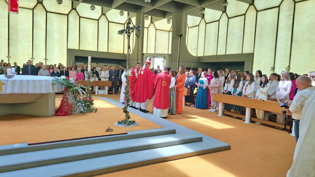 Biskup podijelio sakrament svete Potvrde mladima HKM Innsbruck