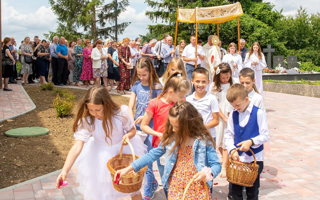 Tijelovo u Kravarskom