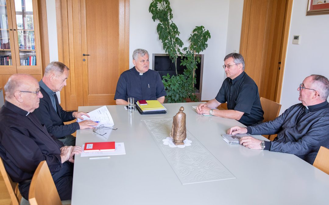 Biskup osnovao Katoličku osnovnu školu u Sisku  i Katoličku gimnaziju u Popovači