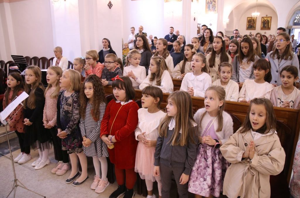 Biskup predvodio misu povodom Dana „Katoličke osnovne škole Svete Uršule“ u Varaždinu