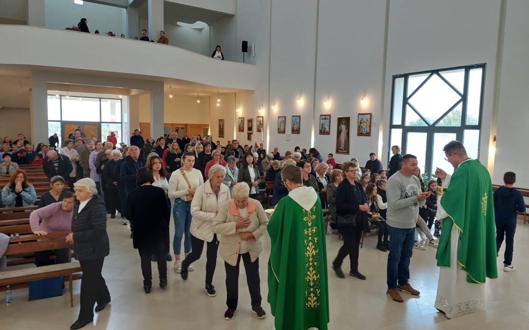 Duhovna obnova i svetkovina klečanja u župi Preobraženja Gospodnjeg u Petrinji