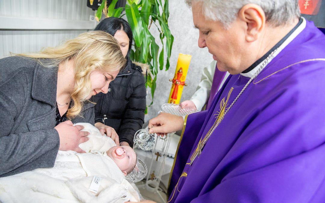 Biskup krstio deveto dijete obitelji Petraš