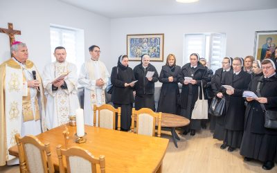 Blagoslovljen samostan Sv. Križa i internat za djevojke Družbe Kćeri Božje ljubavi u Petrinji