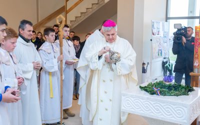 Blagoslovljena nova krstionica u petrinjskoj crkvi Preobraženja Gospodnjeg