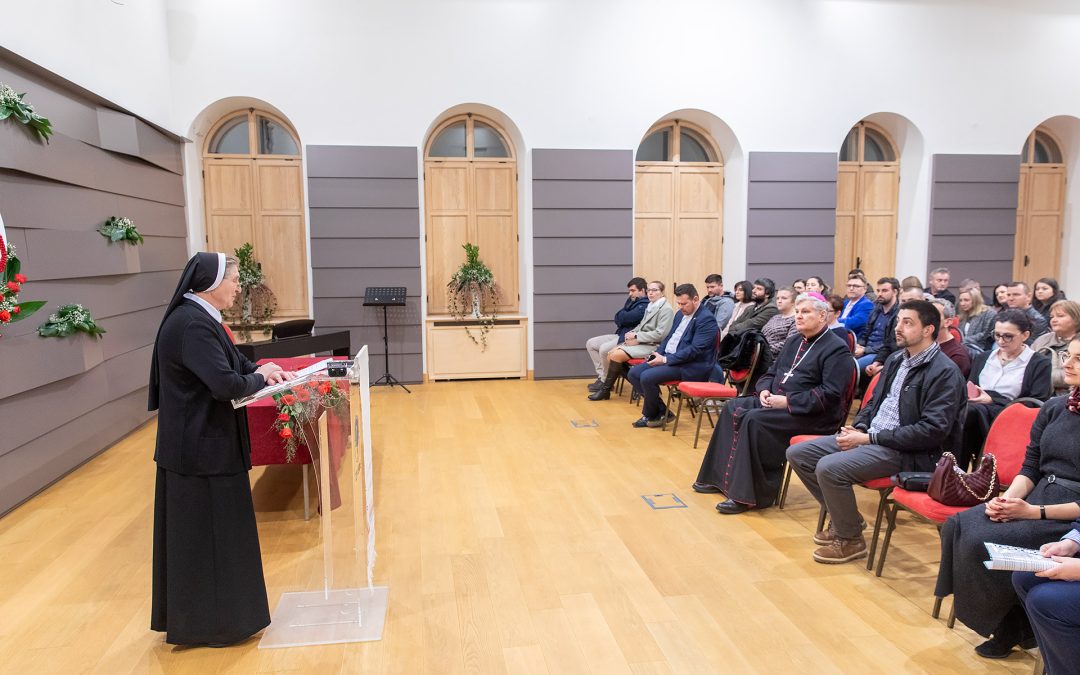 Vjeroučitelji čestitali biskupu 25. obljetnicu biskupstva i 65. obljetnicu života