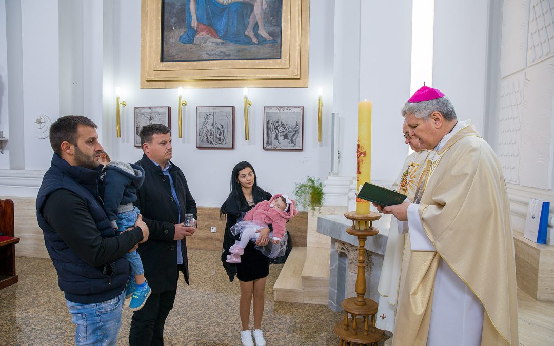 Biskup krstio sedmo dijete obitelji Jurković