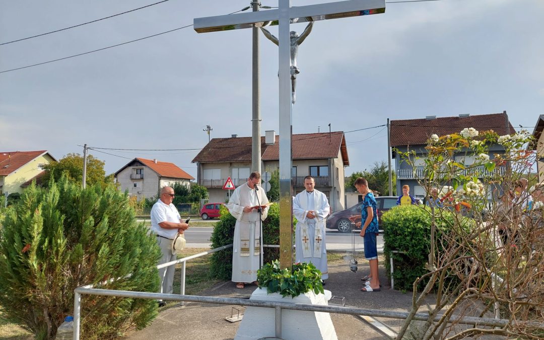 Blagoslov novog križa u Mošćenici