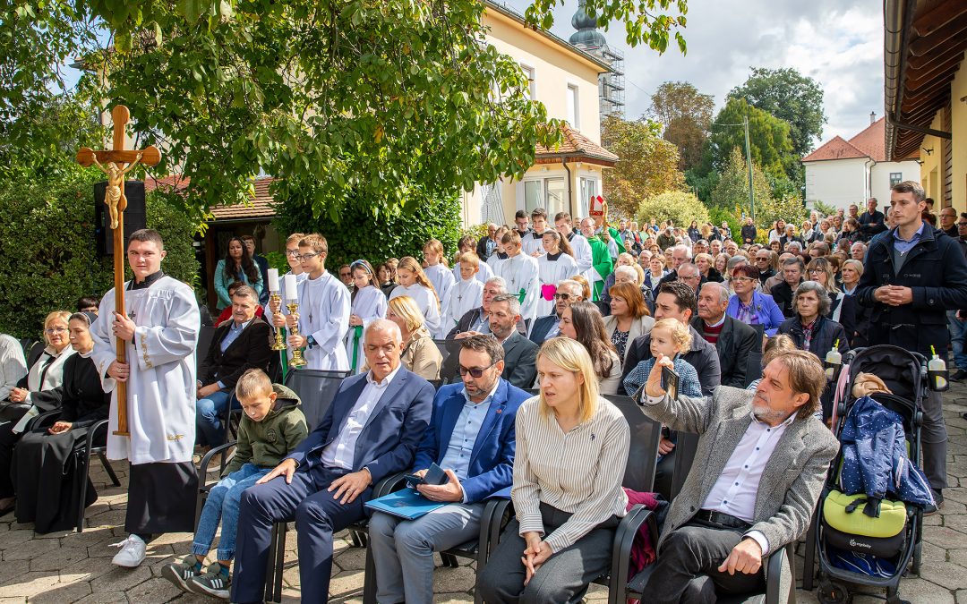 Župa sv. Petra apostola u Ivanić-Gradu proslavila  220. obljetnicu osnutka