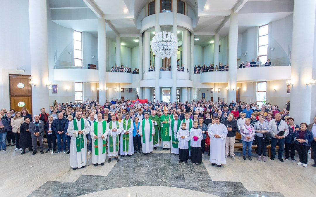 Hodočasnici iz Šibenske biskupije posjetili Sisak