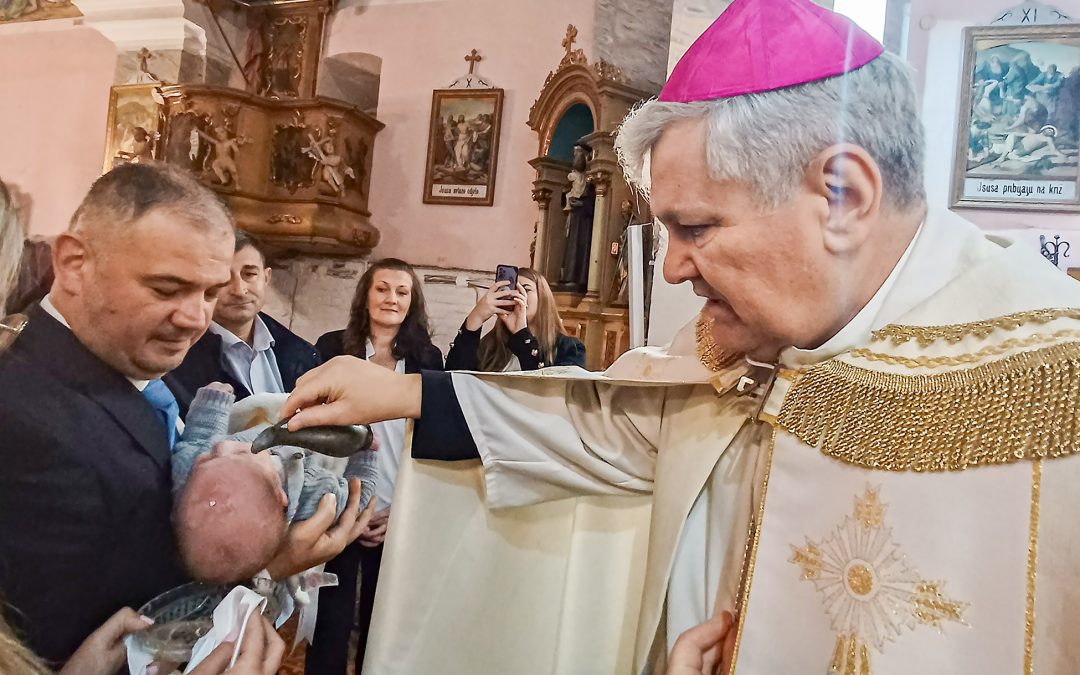 Biskup krstio šesto dijete obitelji Brekalo