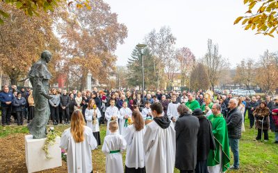 U Ivanić-Gradu otkriven spomenik slugi Božjem biskupu Josipu Langu