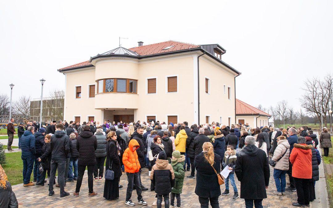 U Glini blagoslovljena nova župna kuća, pastoralni centar i prostor Caritasa