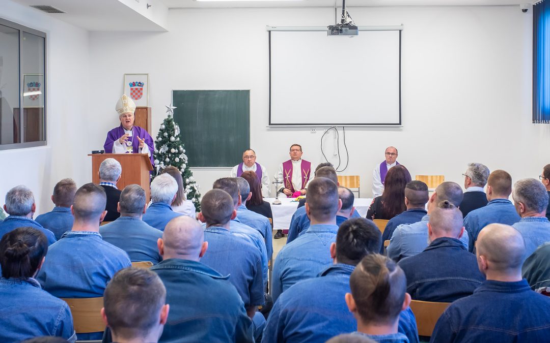 Biskup predvodio misno slavlje za djelatnike i zatvorenike Kaznionice u Glini