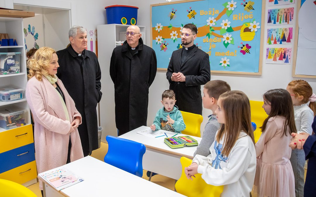 Apostolski nuncij nadbiskup Giorgio Lingua posjetio Katoličku osnovnu školu u Sisku