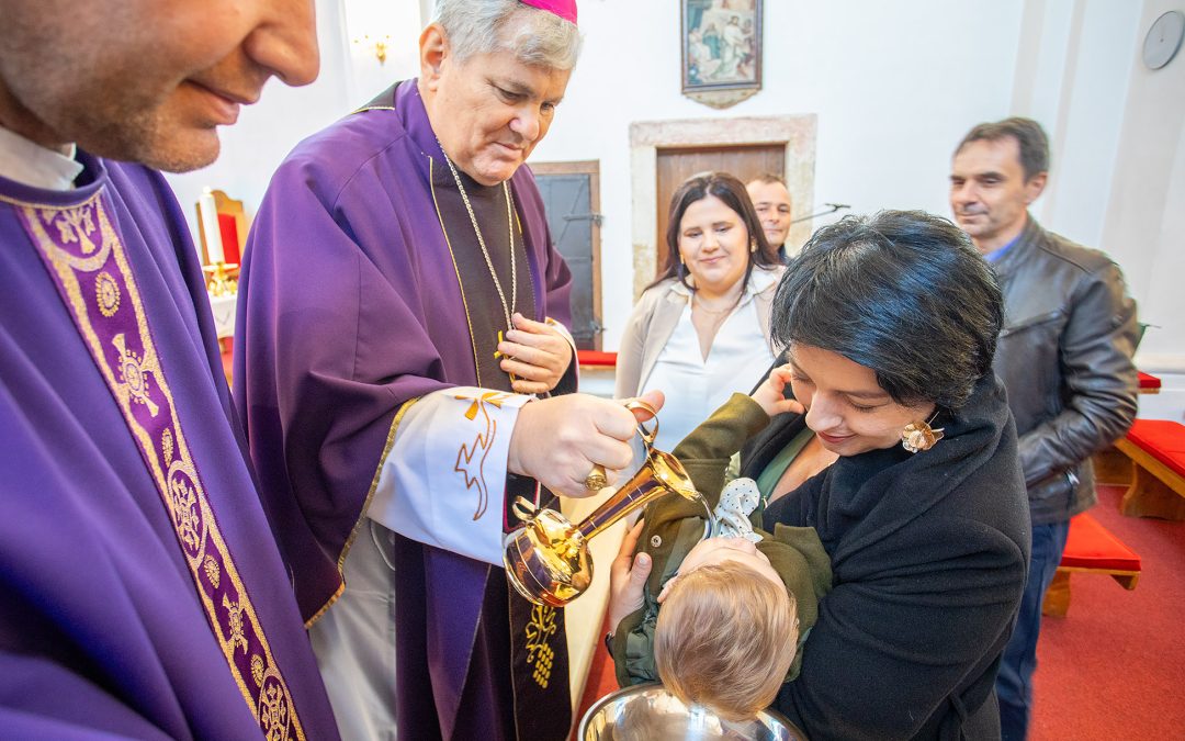 Biskup krstio peto dijete obitelji Ivanović i četvrto dijete obitelji Kordić