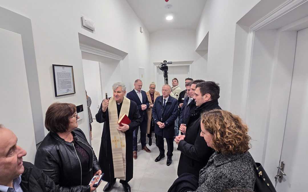 Biskup blagoslovio nove prostore Konzervatorskog odjela, Gospodarske komore i Upravnog odjela za prostorno uređenje u Sisku