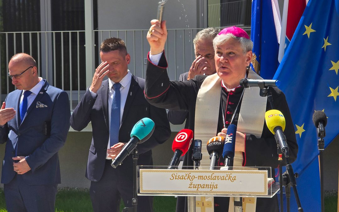 Biskup blagoslovio nove stambene zgrade u Sisku