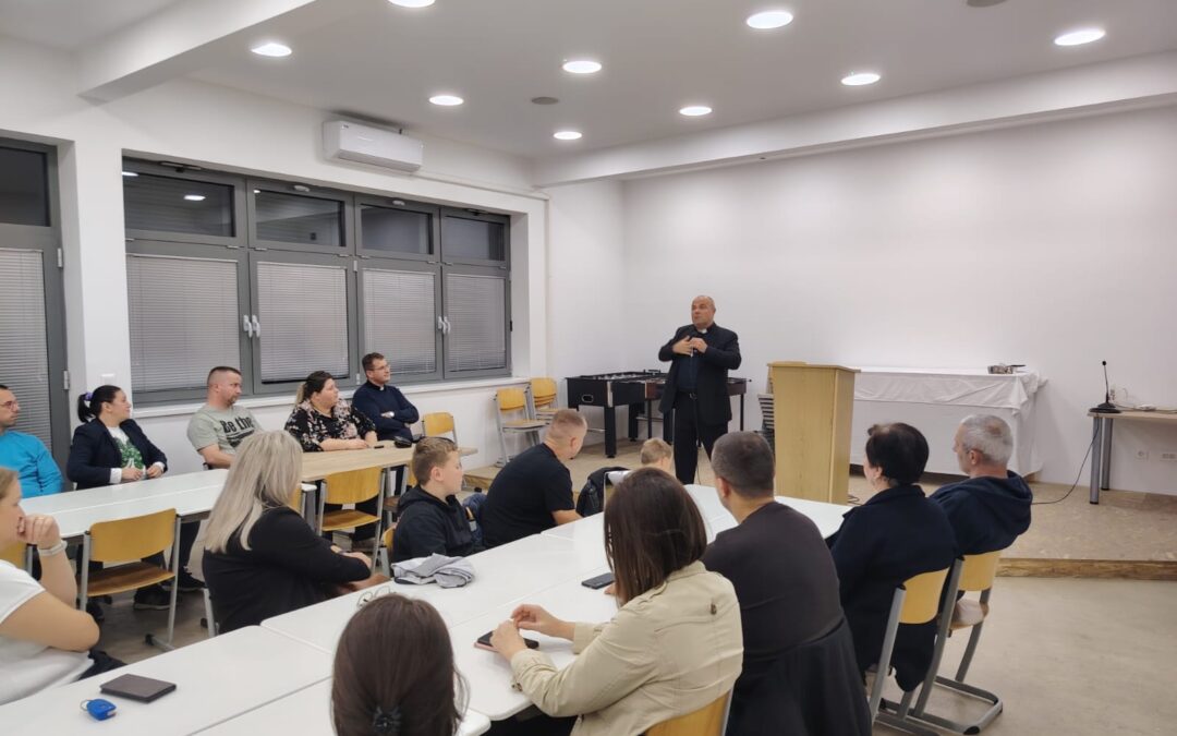 U župi Preobraženja Gospodnjega u Petrinji osnovana Obiteljska zajednica