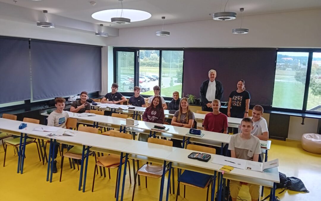 Biskup posjetio Katoličku opću gimnaziju u Popovači