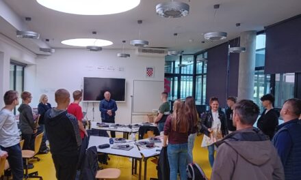 Gradski čelnici posjetili Katoličku opću gimnaziju u Popovači