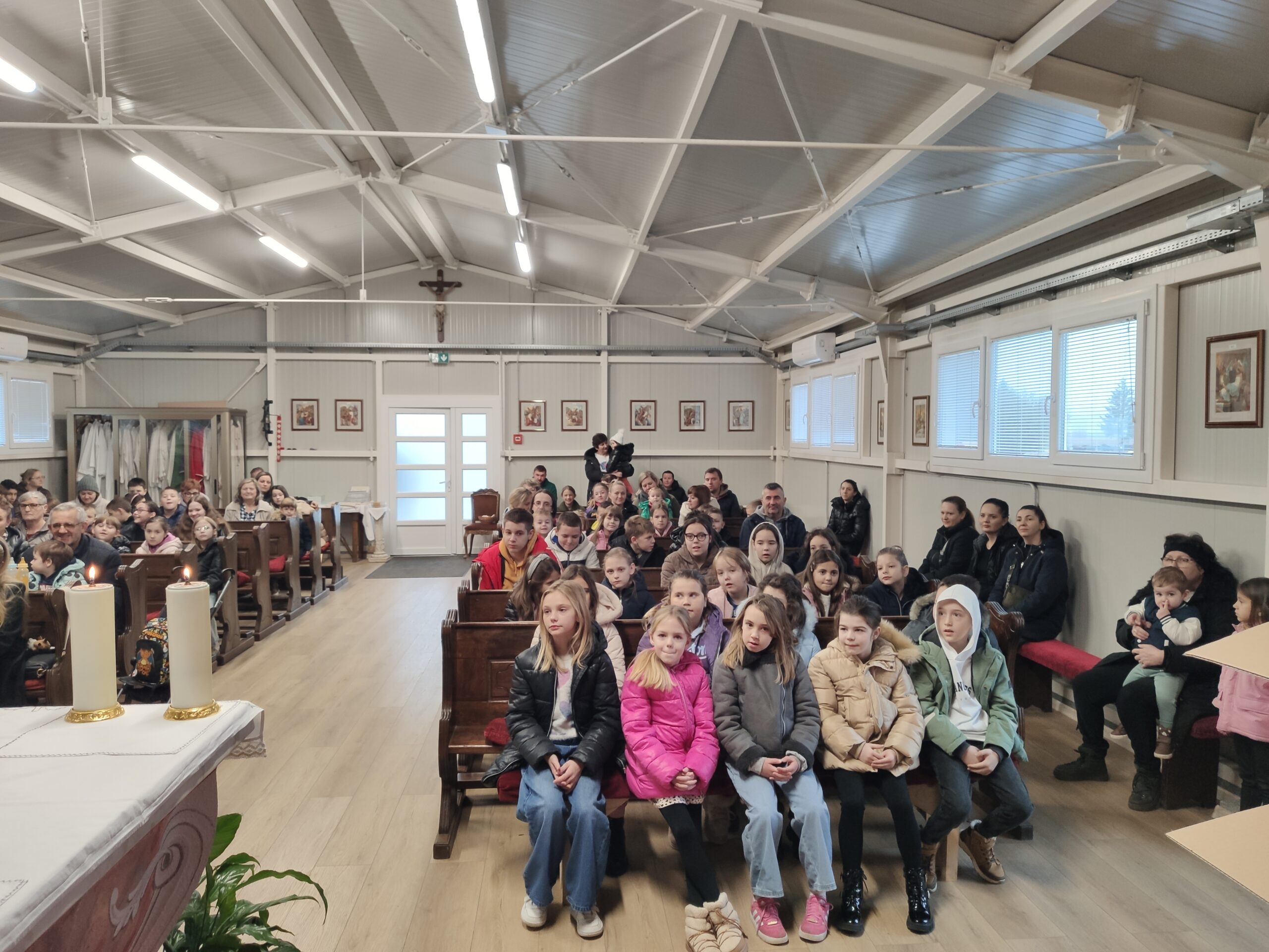 Predstava „Uspavani sv. Nikola“ razveselila najmlađe u Selima