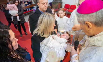 Biskup krstio šesto dijete obitelji Neman