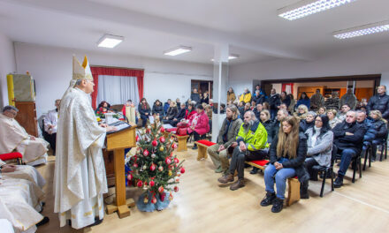 Polnoćka u katedralnoj župi u Sisku
