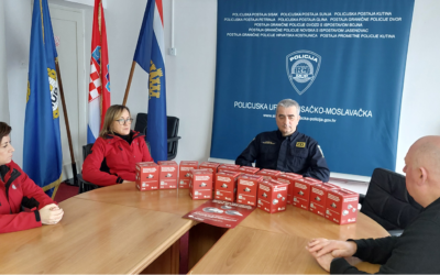 Policijska uprava sisačko-moslavačka darovala prikupljene kune za akciju „1000 radosti“