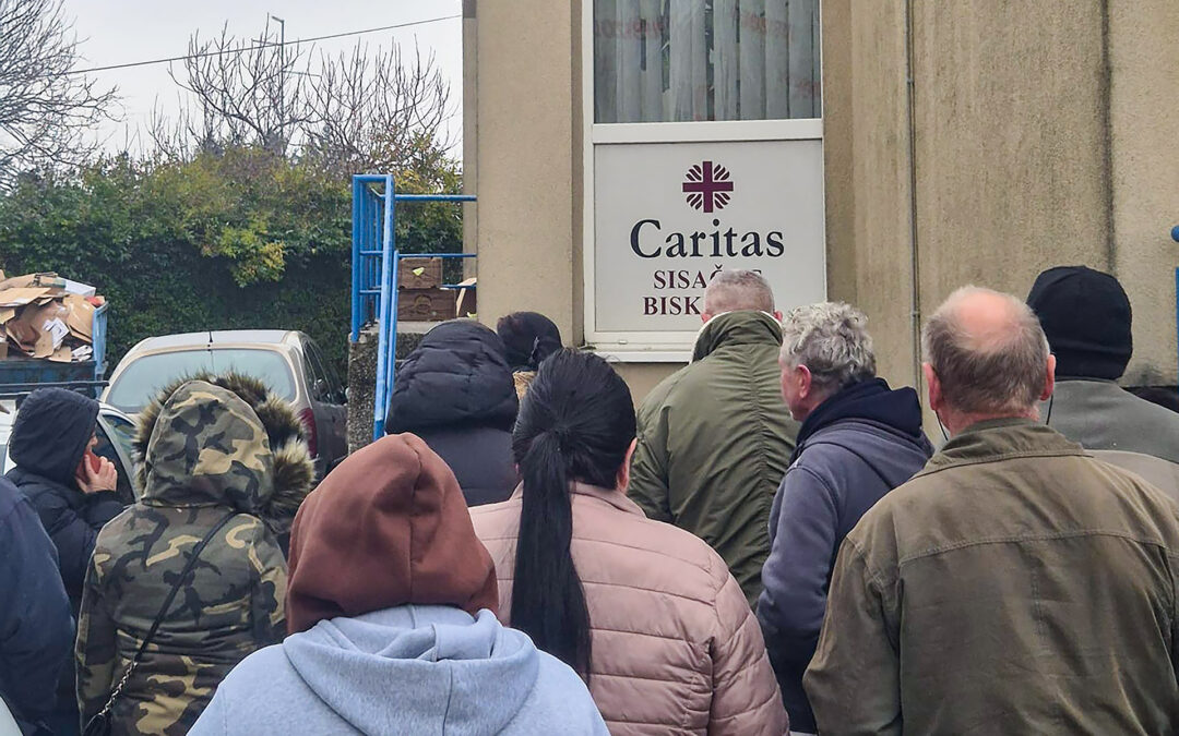 Caritas Sisačke biskupije darivao pakete pomoći za oko 550 obitelji