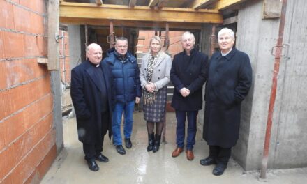 Biskup obišao gradilište Pastoralnog centra brata Ivana Bonifacija Pavletića u Kutini