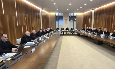 Priopćenje s Izvanrednog zasjedanja HBK-a