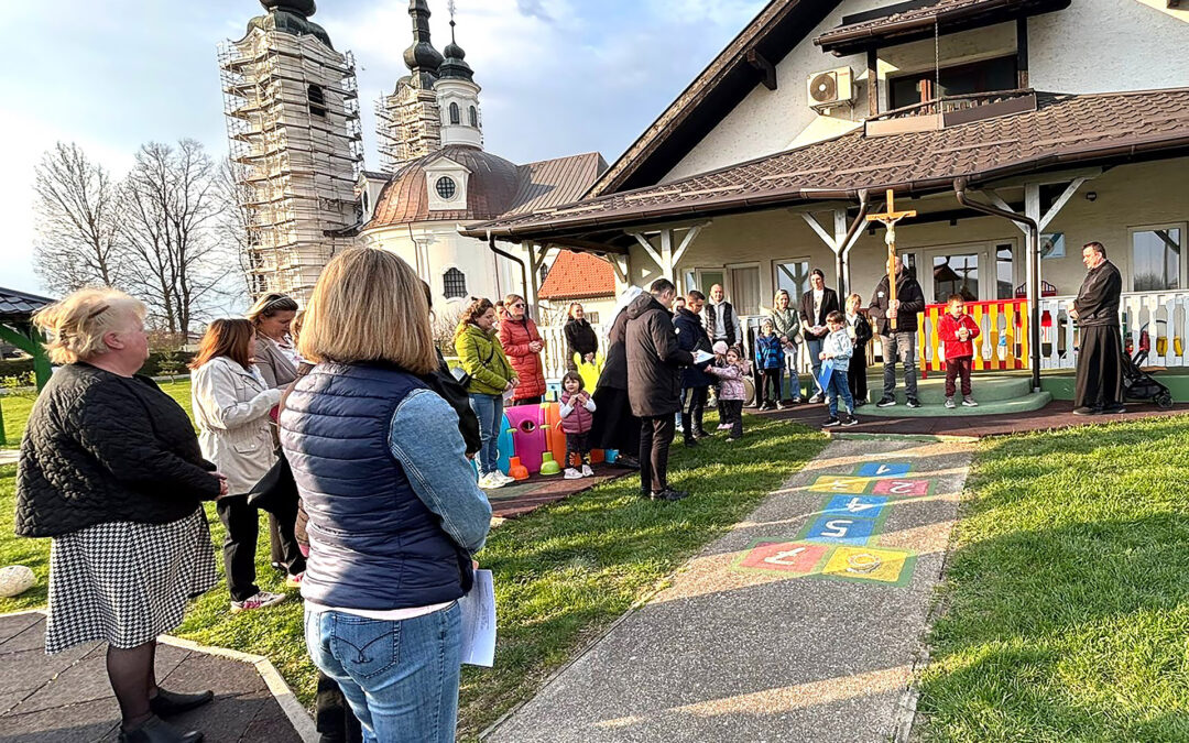 Djeca DV Svete Marije Magdalene ususret Uskrsu