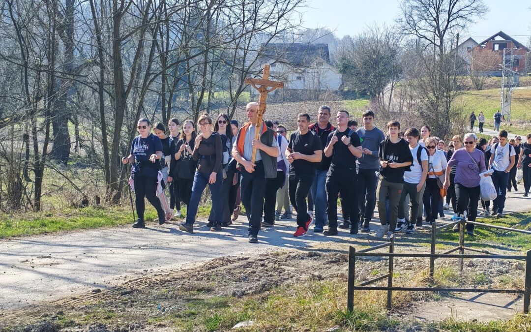 Križni put od Gline do Maje okupio više od stotinu vjernika